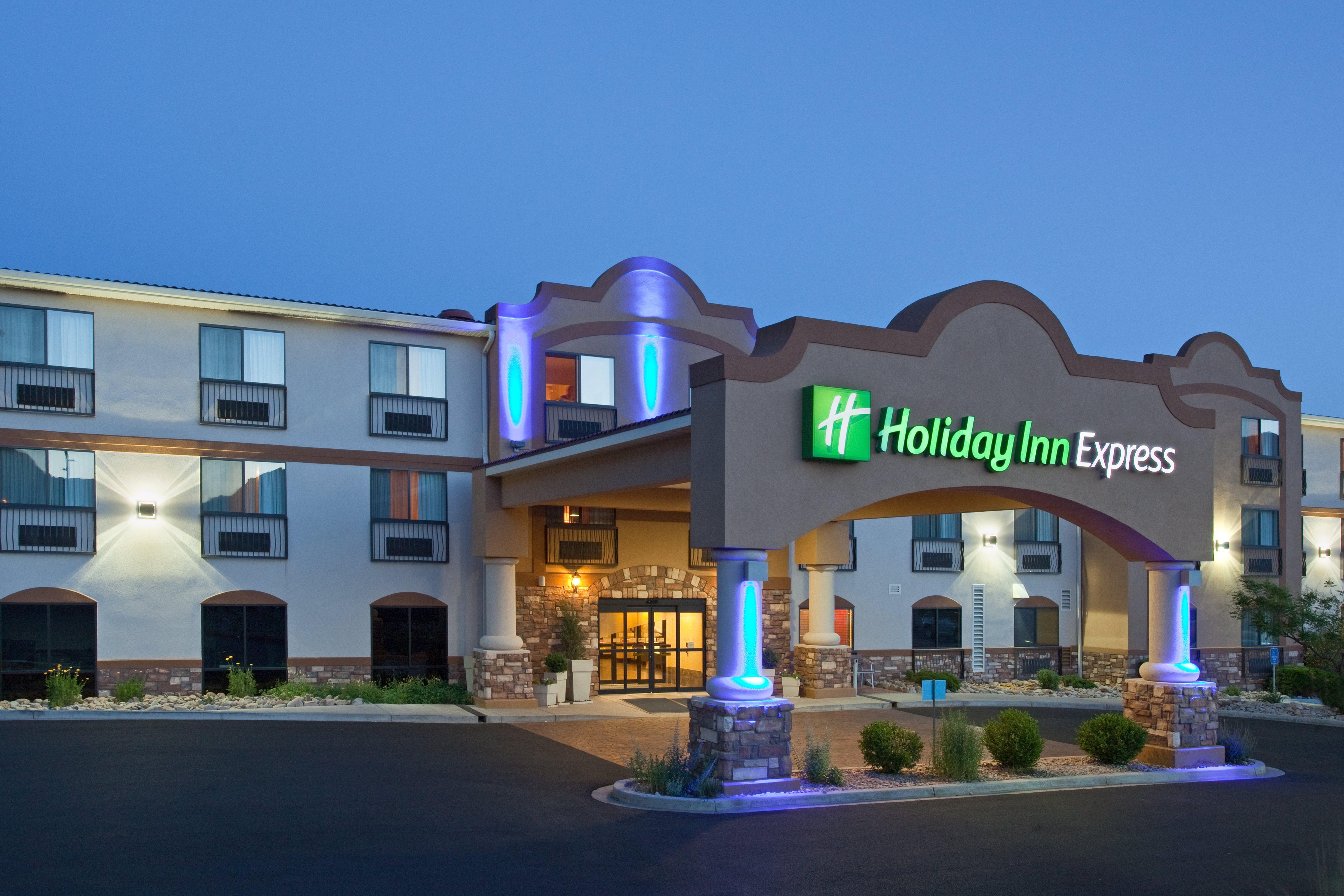 Holiday Inn Express Hotel & Suites Moab By Ihg Exterior photo