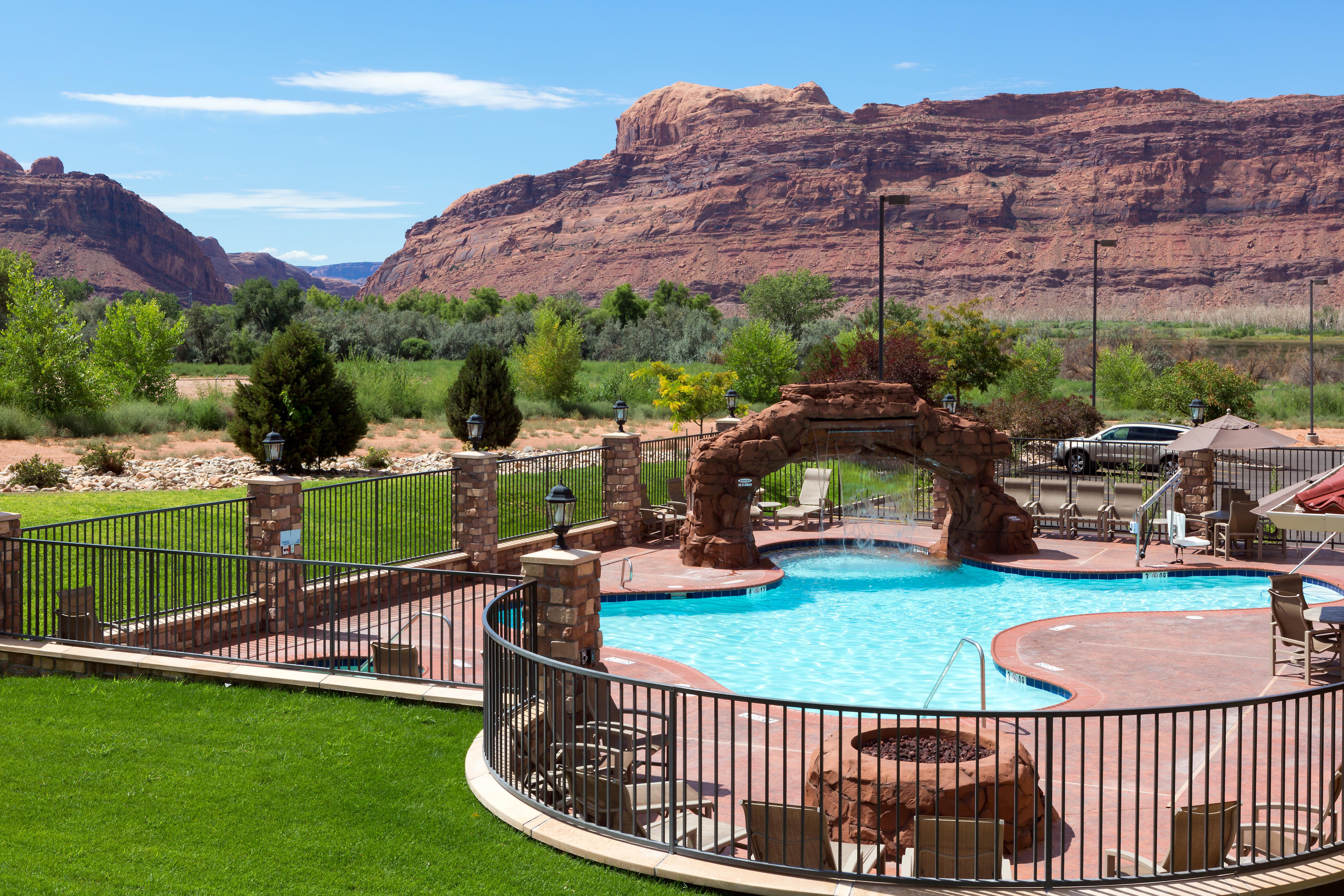 Holiday Inn Express Hotel & Suites Moab By Ihg Exterior photo