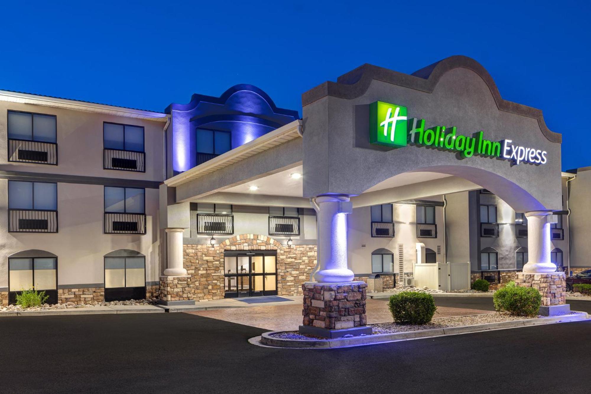 Holiday Inn Express Hotel & Suites Moab By Ihg Exterior photo