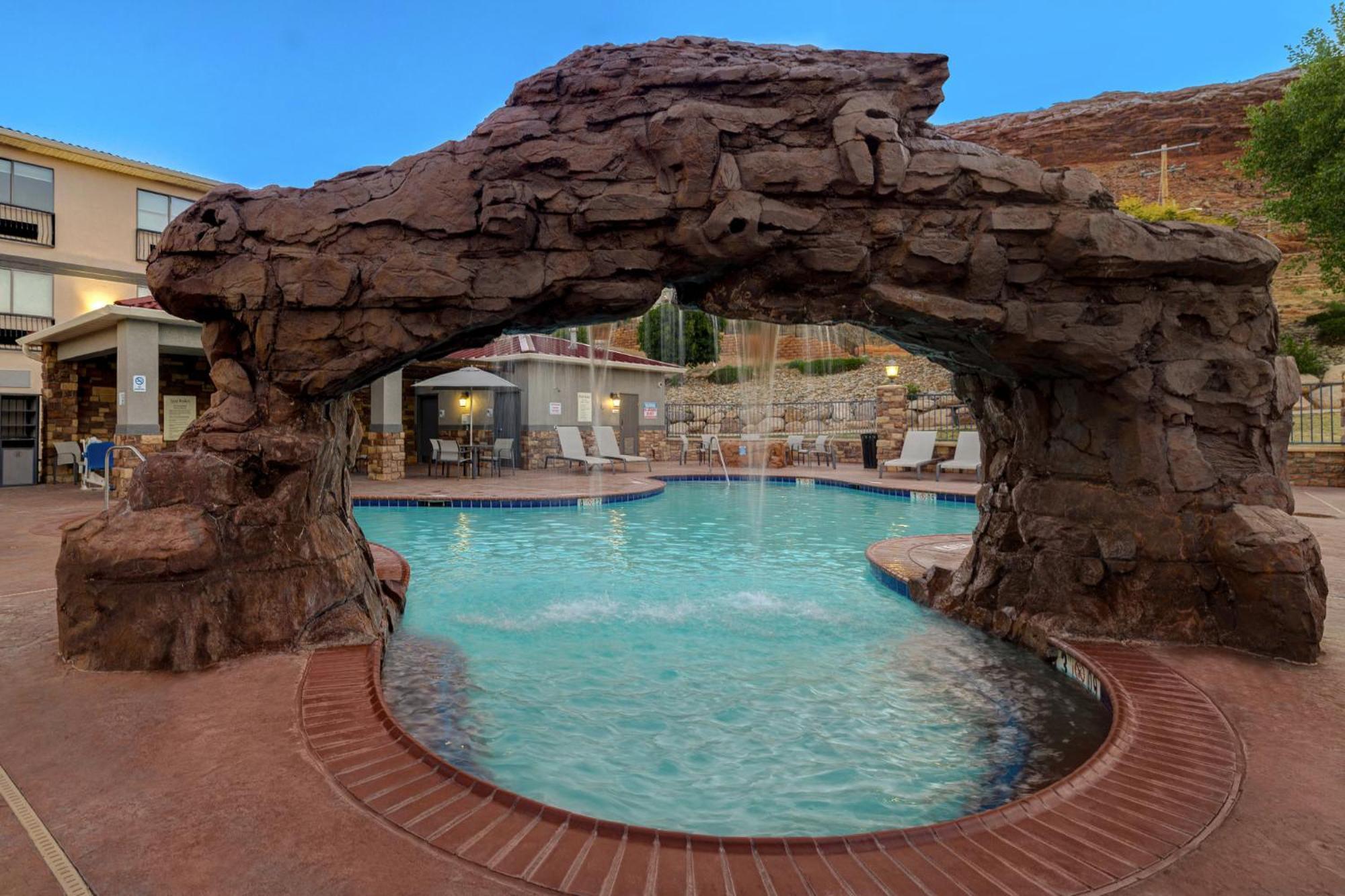 Holiday Inn Express Hotel & Suites Moab By Ihg Exterior photo