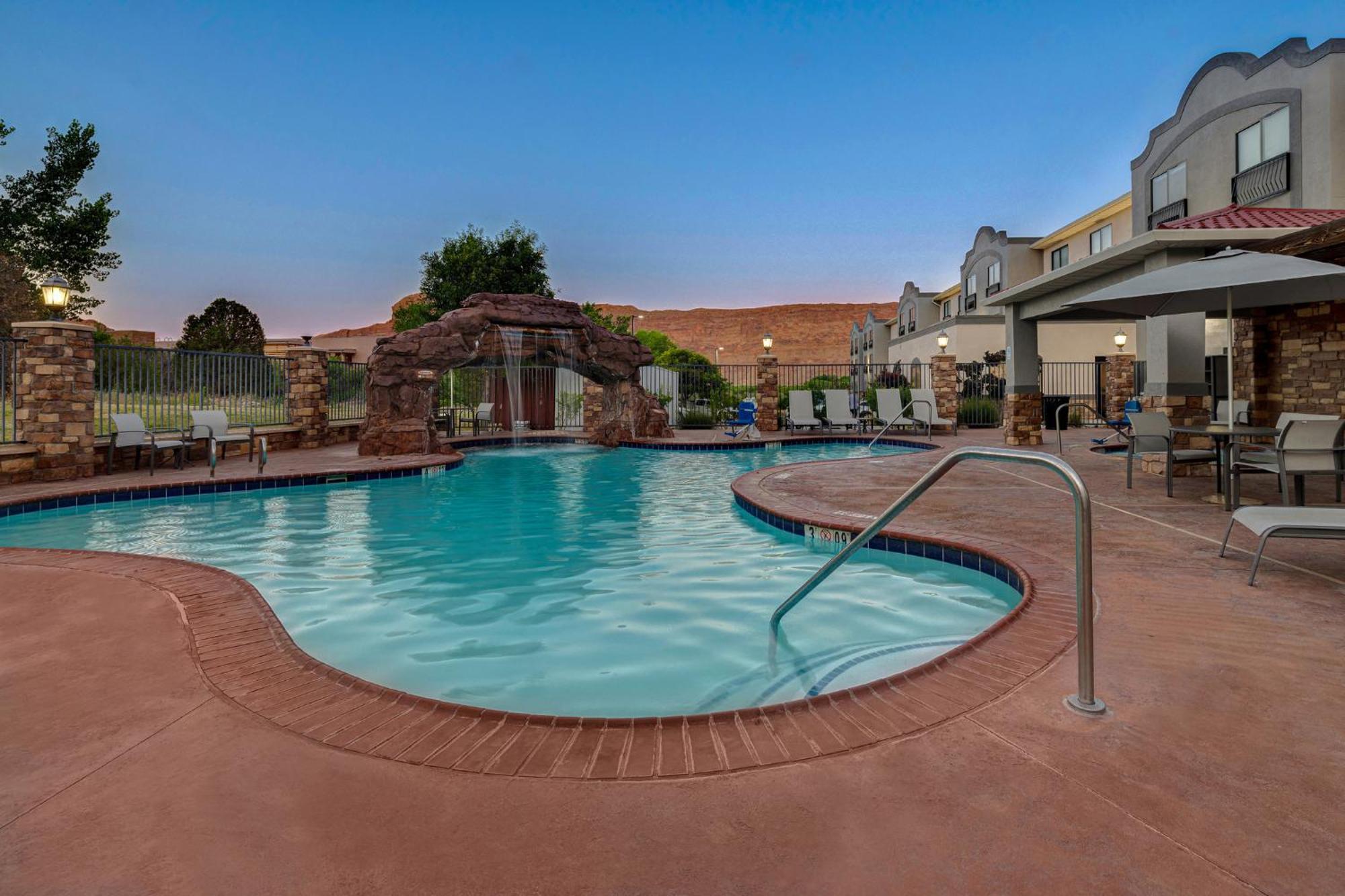 Holiday Inn Express Hotel & Suites Moab By Ihg Exterior photo