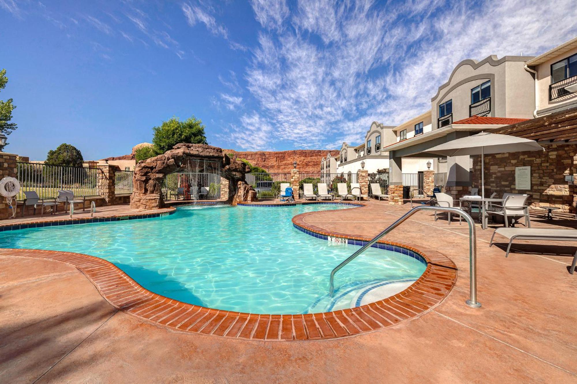 Holiday Inn Express Hotel & Suites Moab By Ihg Exterior photo