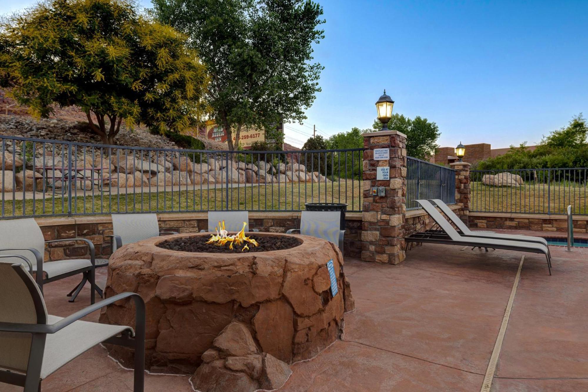 Holiday Inn Express Hotel & Suites Moab By Ihg Exterior photo